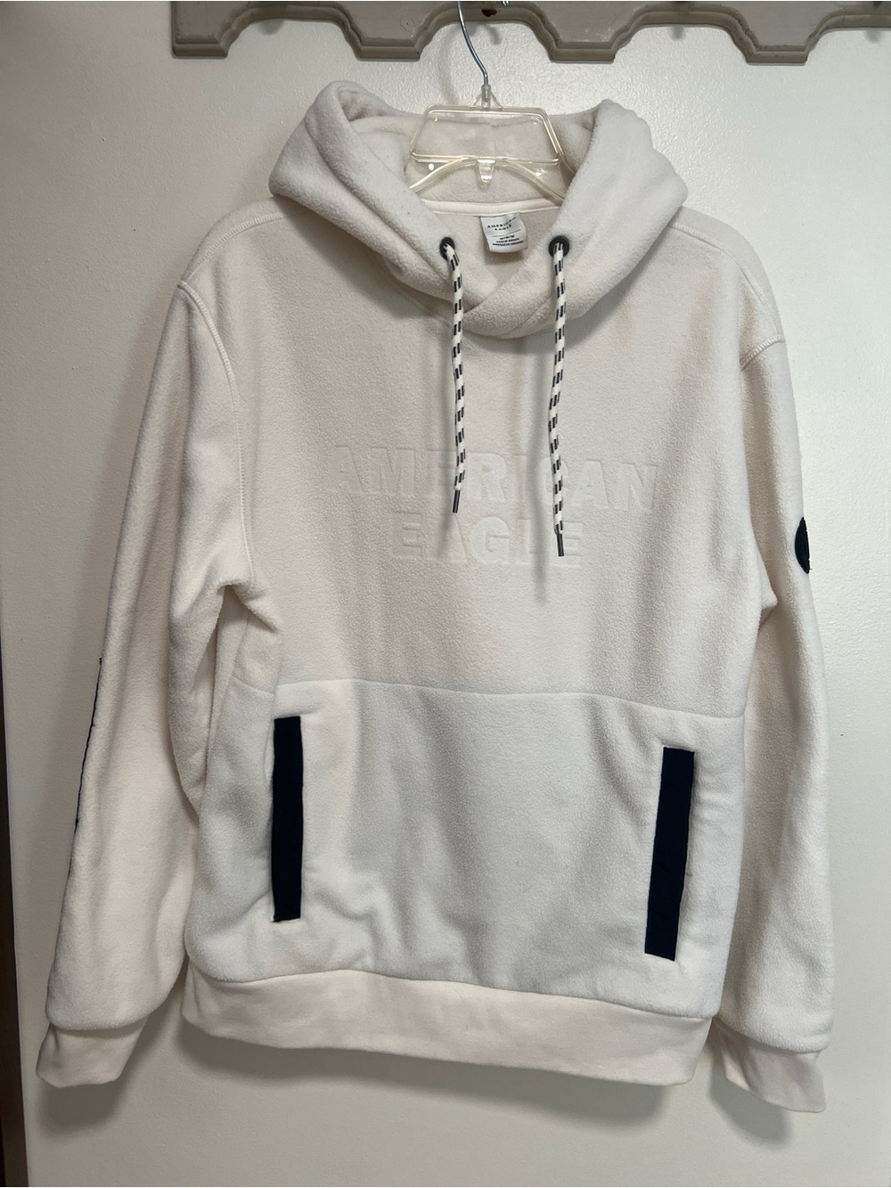 American Eagle Outfitters Men’s Cream Fleece Pullover Hoodie – Size Medium